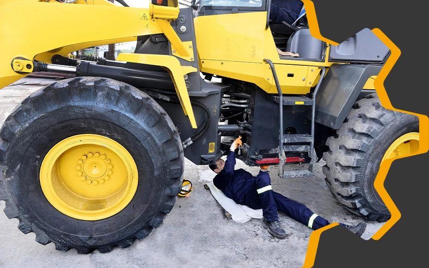 Mechanik naprawia koparkę