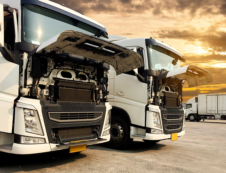 Ciężarówki z&nbsp;otwartą maską