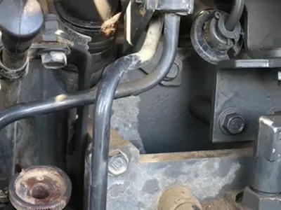 elementy pod&nbsp;maską ciężarówki